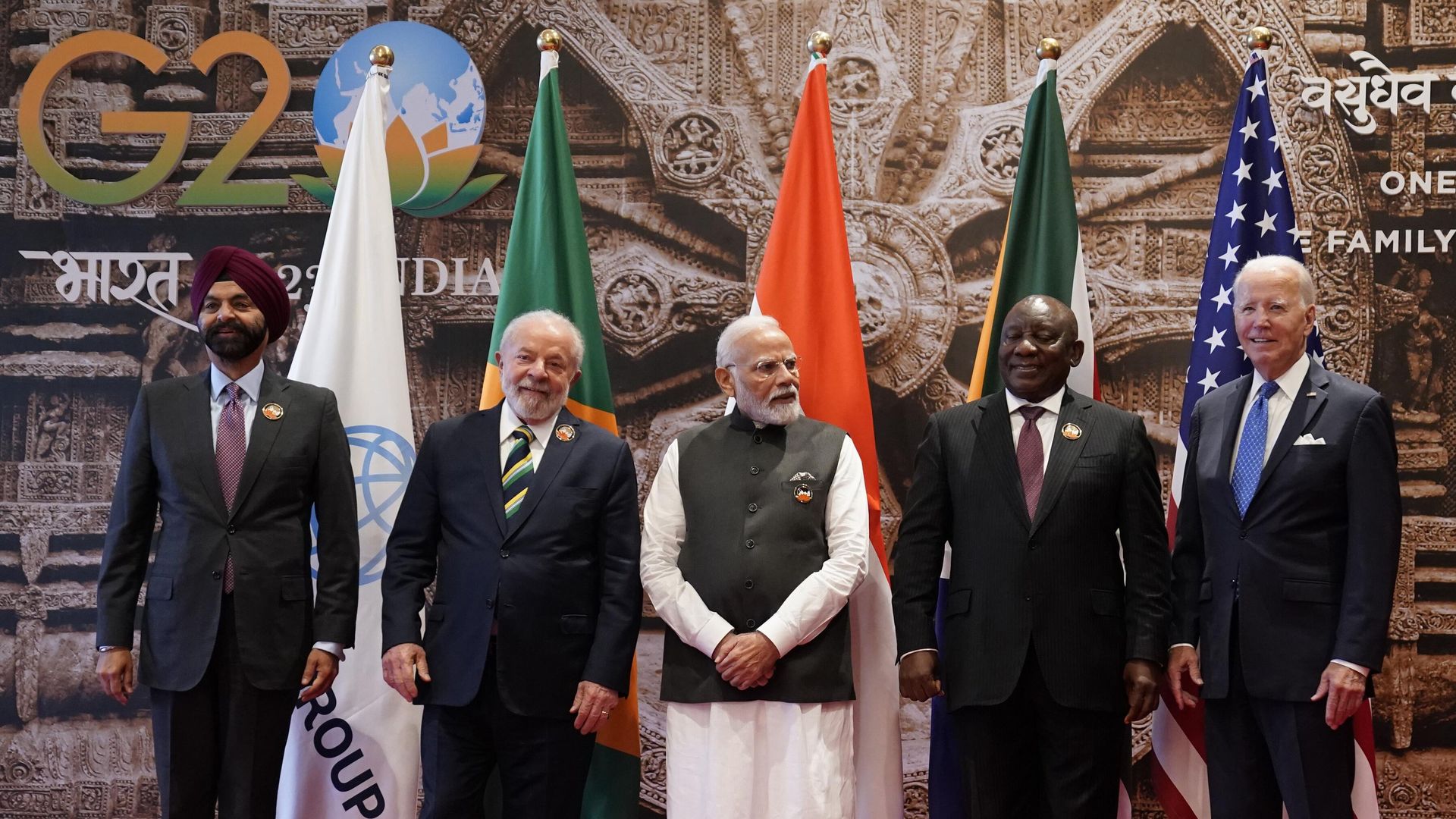 From left, World Bank President Ajay Banga, Brazilian President Luiz Inacio Lula da Silva, Indian Prime Minister Narendra Modi, South African President Cyril Ramaphosa and U.S. President Joe Biden pose for the group photo during G20 Summit - Sputnik International, 1920, 09.09.2023