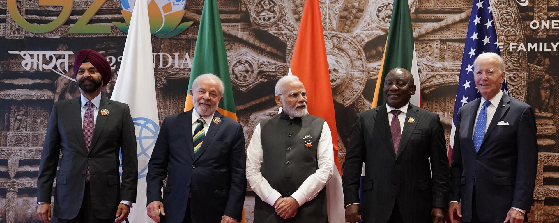 From left, World Bank President Ajay Banga, Brazilian President Luiz Inacio Lula da Silva, Indian Prime Minister Narendra Modi, South African President Cyril Ramaphosa and U.S. President Joe Biden pose for the group photo during G20 Summit From left, World Bank President Ajay Banga, Brazilian President Luiz Inacio Lula da Silva, Indian Prime Minister Narendra Modi, South African President Cyril Ramaphosa and U.S. President Joe Biden pose for the group photo during G20 Summit - Sputnik International, 1920, 09.09.2023