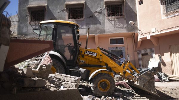 A tractor takes part in a rescue operation after an earthquake, in Moulay Ibrahim village, near Marrakech, Morocco - Sputnik International
