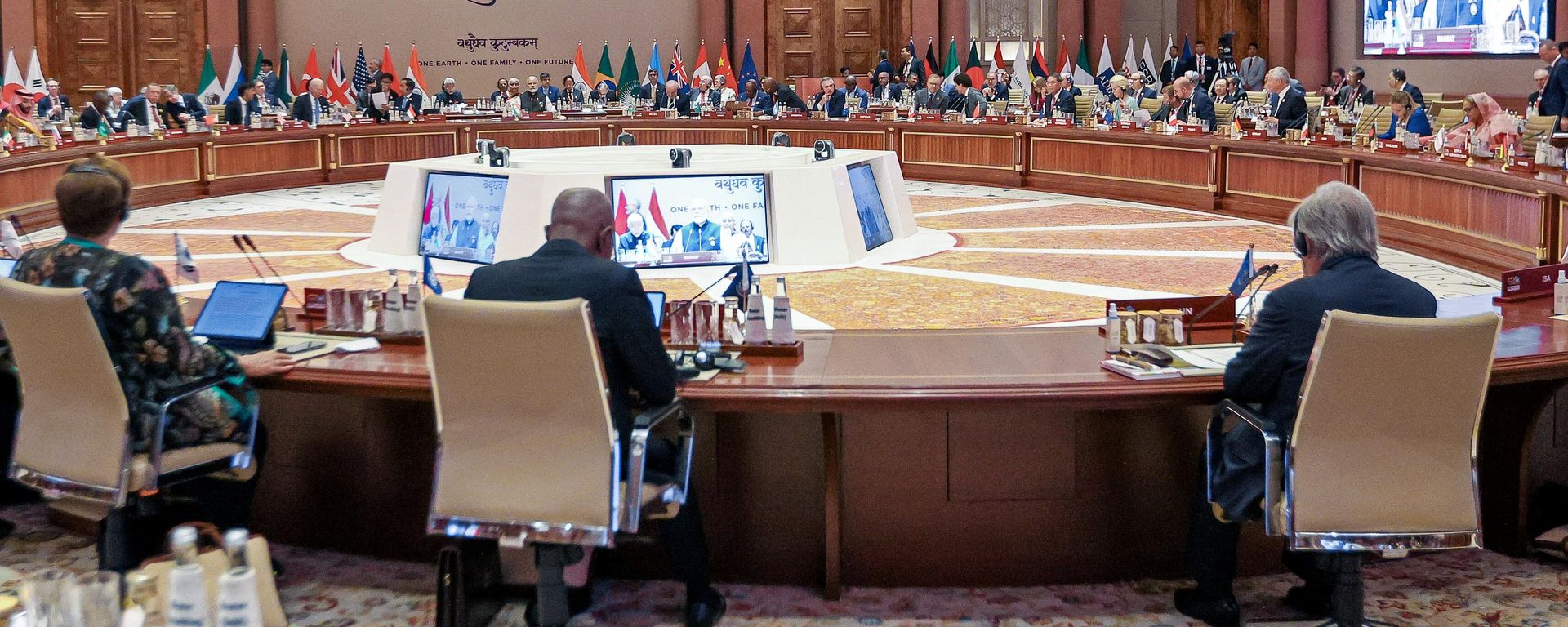 Leaders of the G20 nations attend the first session of the G20 Summit, at Bharat Mandapam convention center in New Delhi, India. Leaders of the G20 nations attend the first session of the G20 Summit, at Bharat Mandapam convention center in New Delhi, India. - Sputnik International, 1920, 09.09.2023