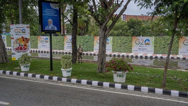 A security man stands guard near the main venue of the G20 summit in New Delhi, Saturday, Sept. 9, 2023. - Sputnik International