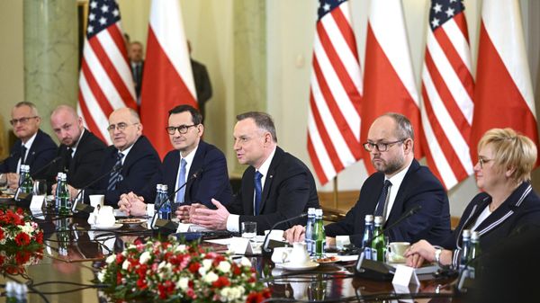 Polish President Andrzej Duda (4thR) and Polish Prime Minister Mateusz Morawiecki (4thL) attend a bilateral meeting with the US President at the Presidential Palace in Warsaw on February 21, 2023. File photo. - Sputnik International