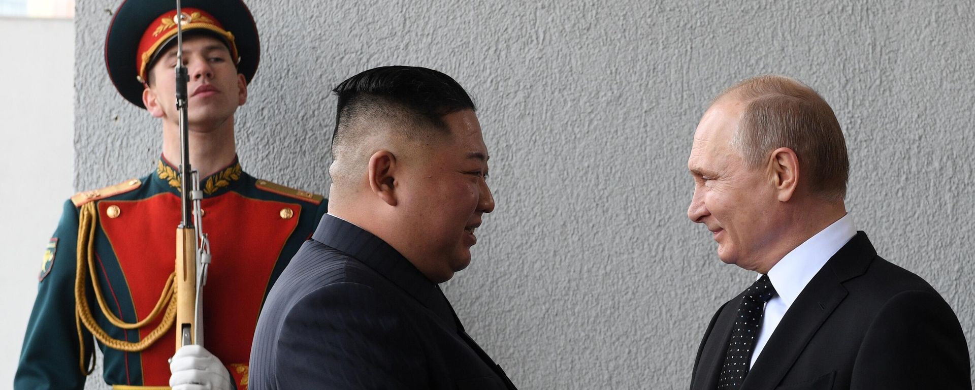 Vladimir Putin and Kim Jong-un during the official meeting ceremony in front of the main entrance of one of the buildings of the Far Eastern Federal University on Russky Island. Vladimir Putin and Kim Jong-un during the official meeting ceremony in front of the main entrance of one of the buildings of the Far Eastern Federal University on Russky Island. - Sputnik International, 1920, 11.09.2023