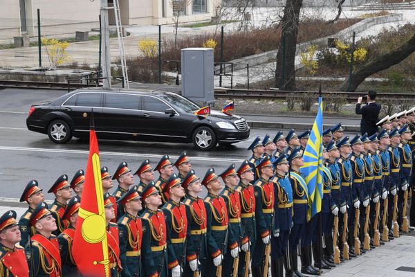 A limousine of the motorcade of the Chairman of the State Council of the Democratic People's Republic of Korea Kim Jong-un before the wreath-laying ceremony at the S-56 submarine memorial in Vladivostok. - Sputnik International
