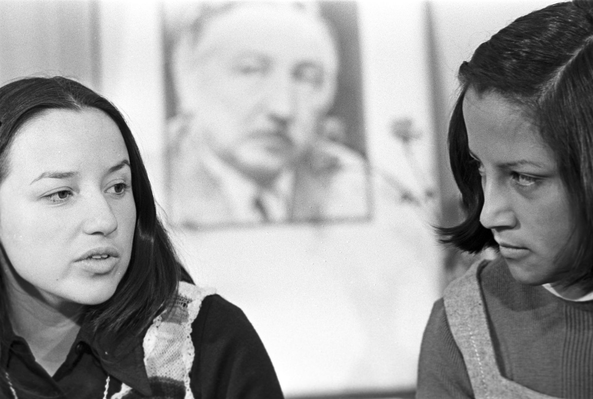 Daughters Secretary of the Communist Party of Chili, Luis Corvalan, Viviana, left, and Mariya-Victoriya, at news conference at the Soviet Committee of Solidarity with Chilean Democrats. - Sputnik International, 1920, 11.09.2023