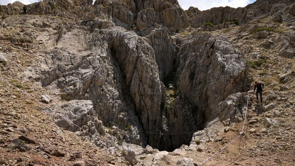 A Turkish officer walks next to the Morca cave during a rescue operation near Anamur, south Turkiye, Saturday, Sept. 9, 2023. American researcher Mark Dickey, 40, who fell ill almost 1,000 meters (more than 3,000 feet) below the entrance of a cave in Turkiye, has recovered sufficiently enough to be extracted in an operation that could last three or four days, a Turkish official was quoted as saying on Friday.  - Sputnik International