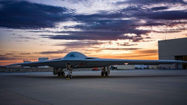 A Prototype of the B-21 Raider Stealth Bomber - Sputnik International