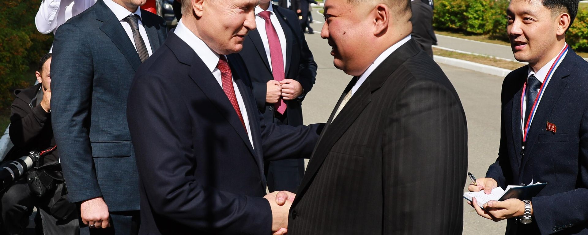 Vladimir Putin and Kim Jong Un at Vostochny Cosmodrome Vladimir Putin and Kim Jong Un at Vostochny Cosmodrome - Sputnik International, 1920, 13.09.2023