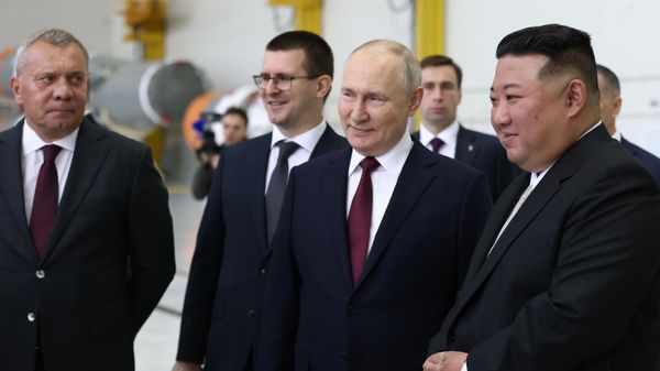 Vladimir Putin and Kim Jong Un at Vostochny Cosmodrome - Sputnik International