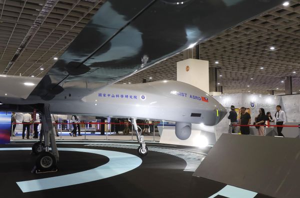 Visitors look at the Teng-Yun drone at the TADTE, Taipei, Taiwan, September 14, 2023. - Sputnik International