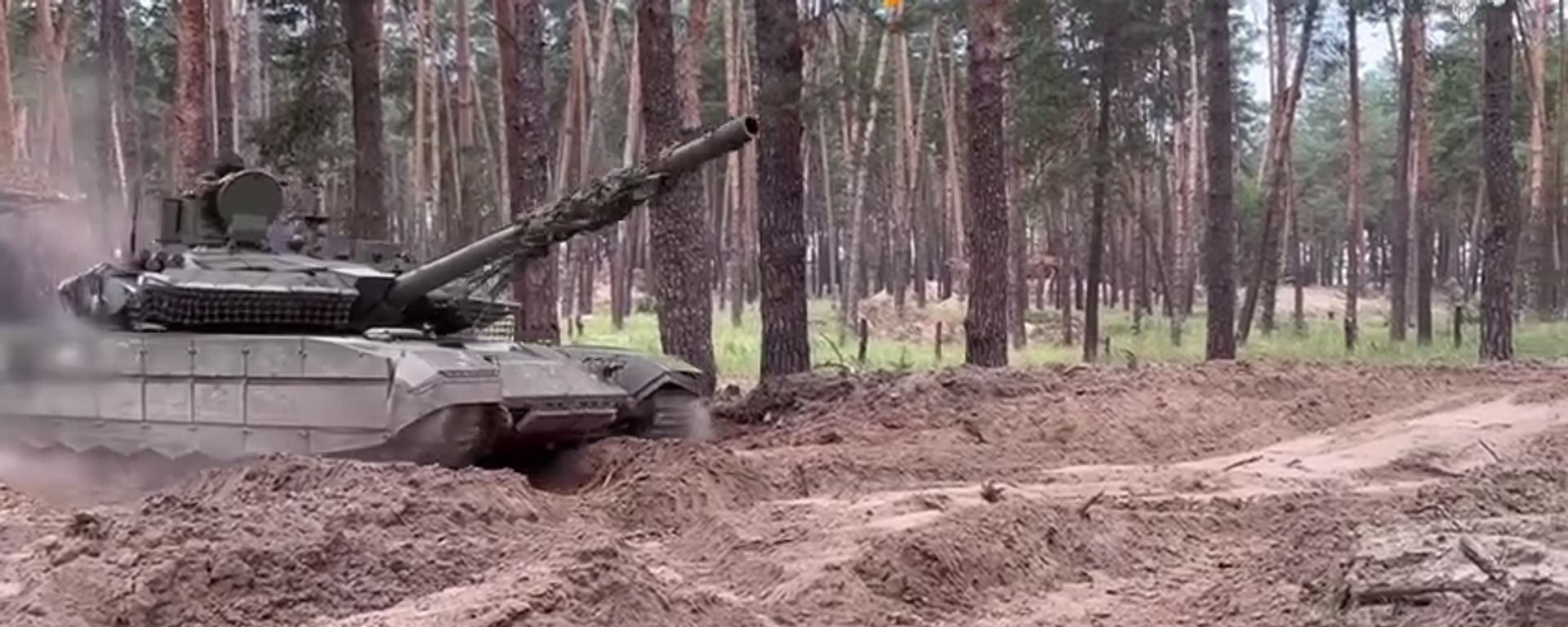 The crews of the T-90M Proryv ('Breakthrough') destroyed strongholds with personnel of the Ukrainian Armed Forces The crews of the T-90M Proryv ('Breakthrough') destroyed strongholds with personnel of the Ukrainian Armed Forces - Sputnik International, 1920, 14.09.2023