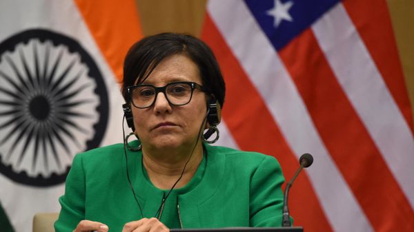 US Secretary of Commerce, Penny Pritzker listens on headphones during a joint press interaction between US Secretary of State, John Kerry and Indian Minister of External Affairs, Sushma Swaraj after a meeting in New Delhi on August 30, 2016 - Sputnik International
