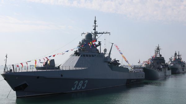 Project 22160 patrol ship Sergei Kotov, large landing ship Olenegorsk Miner, large landing ship Pyotr Morgunov in the waters of Novorossiysk at the celebrations dedicated to Navy Day in Russia. - Sputnik International