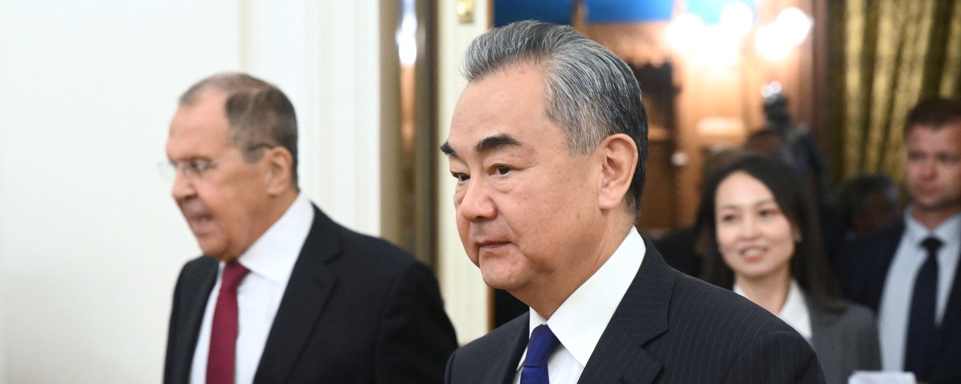 Russian Foreign Minister Sergey Lavrov and Chinese Central Foreign Affairs Commission Office Director Wang Yi arrive at a meeting, in Moscow, Russia. Russian Foreign Minister Sergey Lavrov and Chinese Central Foreign Affairs Commission Office Director Wang Yi arrive at a meeting, in Moscow, Russia. - Sputnik International, 1920, 18.09.2023