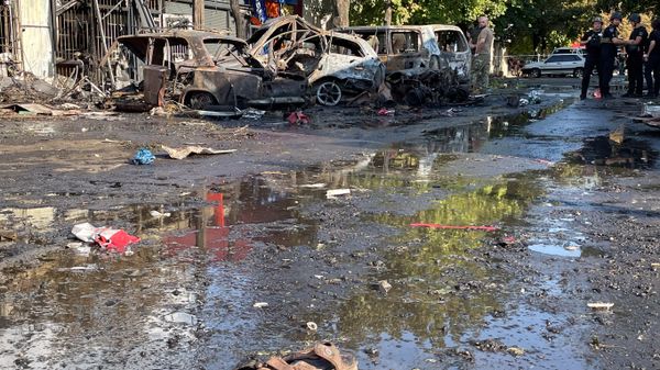 Mangled and burnt out automobiles following a missile strike on the DPR's Konstantinovka on September 6, 2023. - Sputnik International