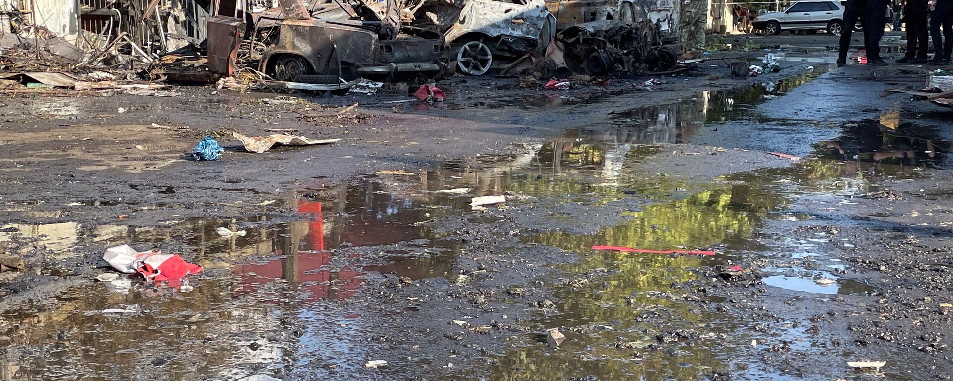 Mangled and burnt out automobiles following a missile strike on the DPR's Konstantinovka on September 6, 2023. - Sputnik International, 1920, 19.09.2023