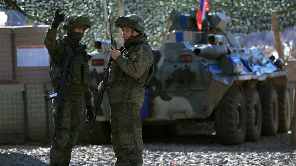 Russian peacekeepers at the checkpoint in Lachin corridor in Nagorno-Karabakh - Sputnik International