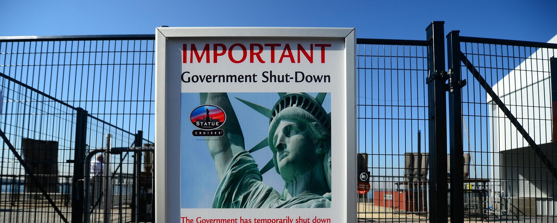 A sign announces that the Statue of Liberty is closed due to an US government shutdown in New York, October 1, 2013 A sign announces that the Statue of Liberty is closed due to an US government shutdown in New York, October 1, 2013 - Sputnik International, 1920, 23.09.2023