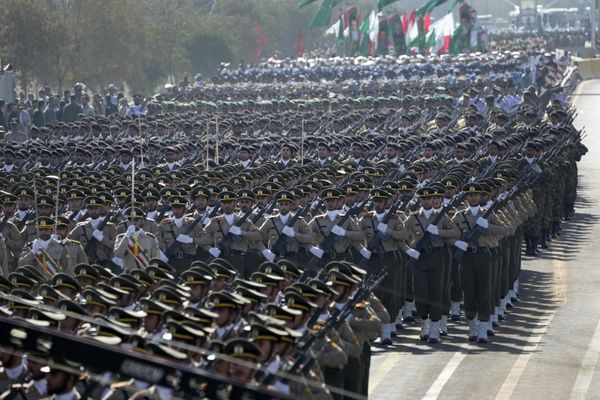 Iran's army cadets march during an annual military parade.  - Sputnik International