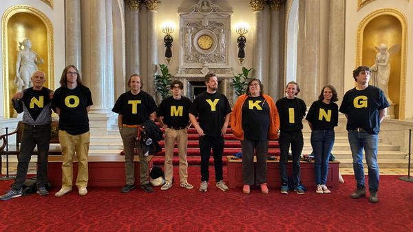 Members of the UK Republic movement protest inside Buckingham Palace, September 23, 2023 - Sputnik International