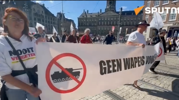A rally against Western arms supplies to Ukraine is taking place in Amsterdam - Sputnik International