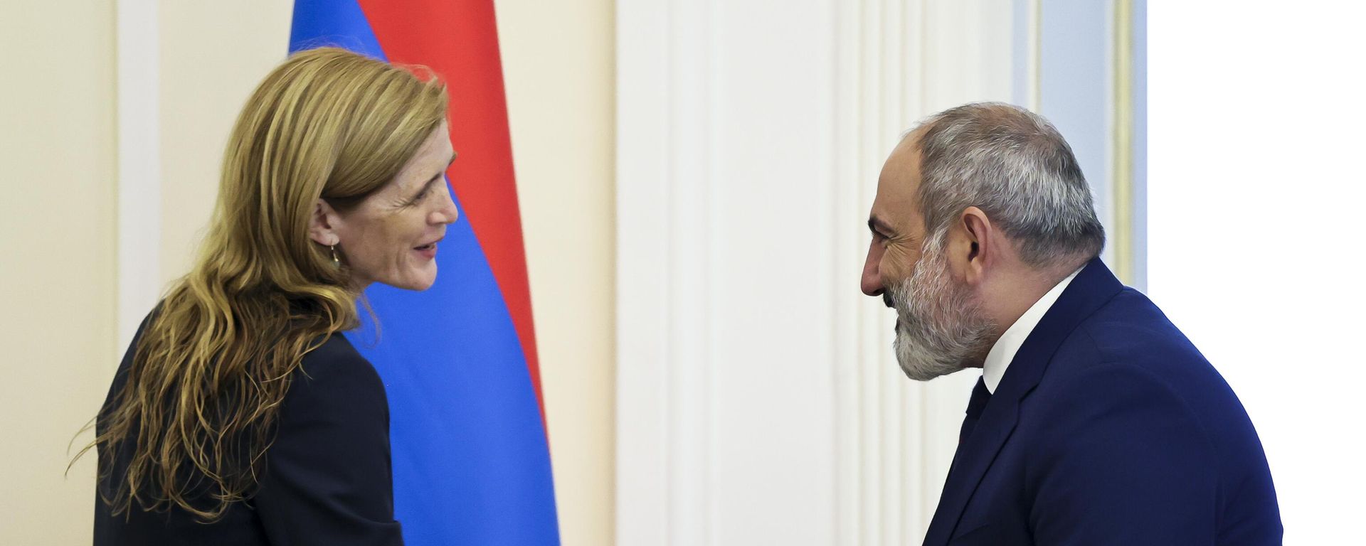 US Agency for International Development Administrator Samantha Power, left and Armenian Prime Minister Nikol Pashinyan shake hands prior to their meeting in Yerevan, Armenia, Monday, Sept. 25, 2023. US Agency for International Development Administrator Samantha Power, left and Armenian Prime Minister Nikol Pashinyan shake hands prior to their meeting in Yerevan, Armenia, Monday, Sept. 25, 2023. - Sputnik International, 1920, 25.09.2023