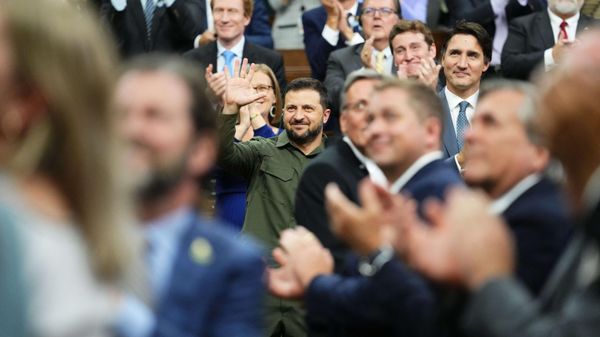 Ukrainian President Volodymyr Zelensky (C) with Canadian Prime Minister Justin Trudeau (R), acknowdledges a Canadian-Ukrainian war veteran after addressing the House of Commons in Ottawa, Canada, on September 22, 2023 - Sputnik International
