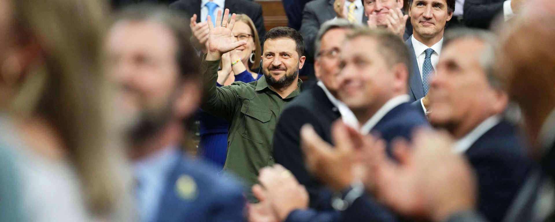 Ukrainian President Volodymyr Zelensky (C) with Canadian Prime Minister Justin Trudeau (R), acknowdledges a Canadian-Ukrainian war veteran after addressing the House of Commons in Ottawa, Canada, on September 22, 2023 Ukrainian President Volodymyr Zelensky (C) with Canadian Prime Minister Justin Trudeau (R), acknowdledges a Canadian-Ukrainian war veteran after addressing the House of Commons in Ottawa, Canada, on September 22, 2023 - Sputnik International, 1920, 26.09.2023