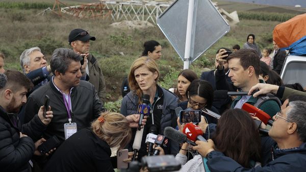U.S. Agency for International Development Administrator Samantha Power, center, speaks to journalists in Kornidzor, Syunik region, Armenia, Tuesday, Sept. 26, 2023. - Sputnik International