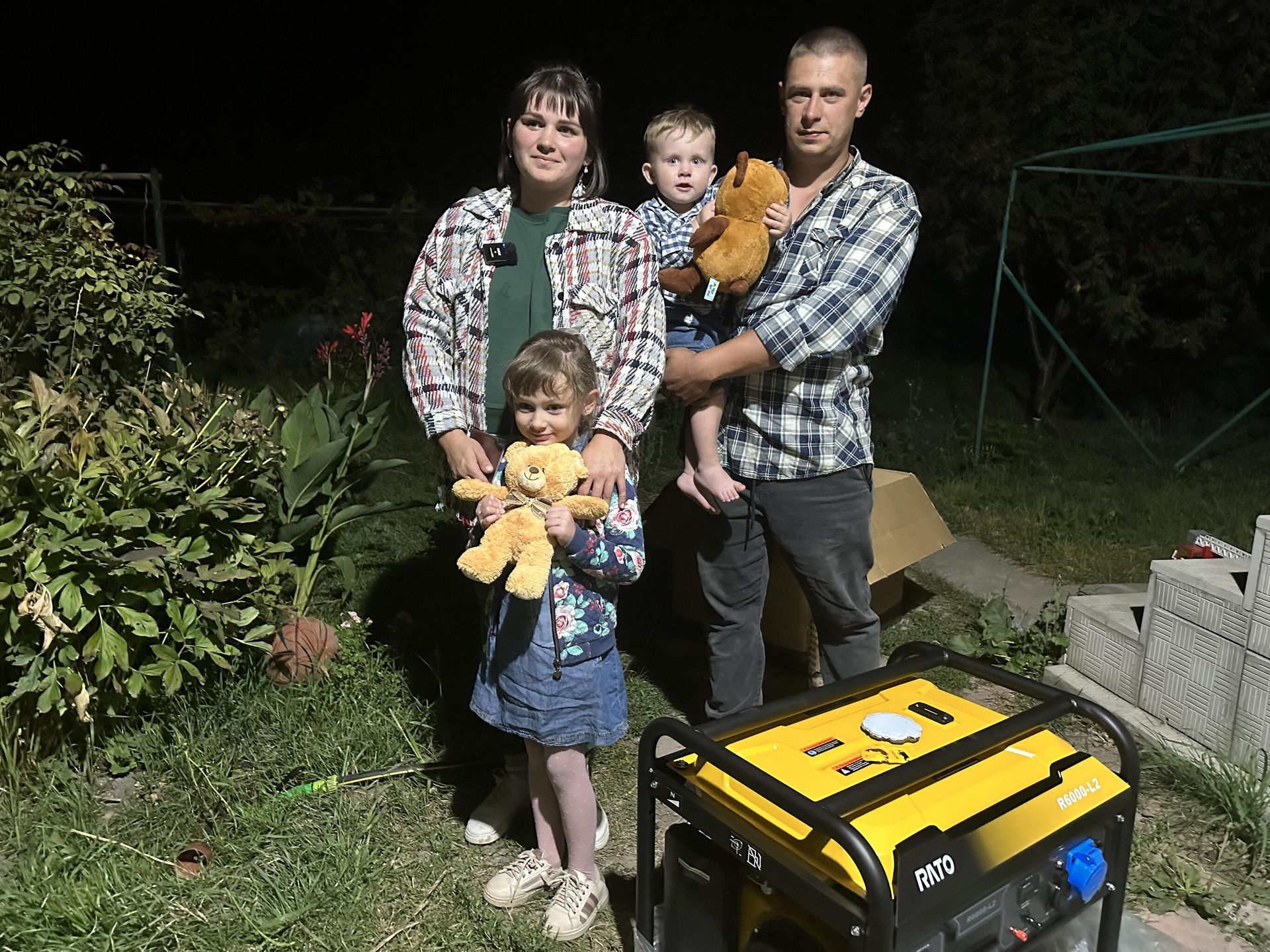 The Goncharov family with a new gasoline generator provided by the Russian Humanitarian Mission - Sputnik International, 1920, 26.09.2023