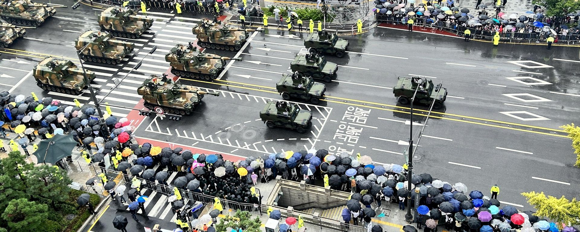 Military vehicles move during a military parade to mark the 75th anniversary of Soth Korea's armed forces, the biggest Armed Forces Day ceremony in a decade, in Seoul, South Korea. Military vehicles move during a military parade to mark the 75th anniversary of Soth Korea's armed forces, the biggest Armed Forces Day ceremony in a decade, in Seoul, South Korea. - Sputnik International, 1920, 26.09.2023
