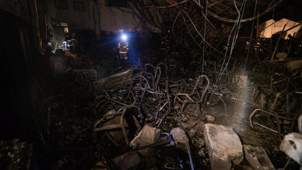 A general view shows the aftermath of a fire that broke out during a wedding at an event hall in Al-Hamdaniyah, Iraq on September 27, 2023. At least 100 people were killed and more than 150 injured when a fire broke out during a wedding at an event hall in the northern Iraqi town of Hamdaniyah, state media and health officials said early on September 27. - Sputnik International