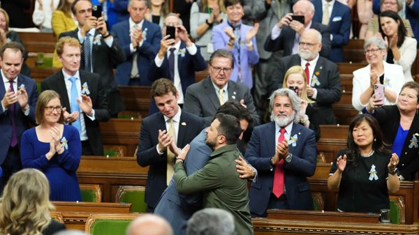 Ukrainian President Volodymyr Zelensky (R) receives a hug from Canadian Prime Minister Justin Trudeau after addressing the House of Commons in Ottawa, Canada, on September 22, 2023.  - Sputnik International