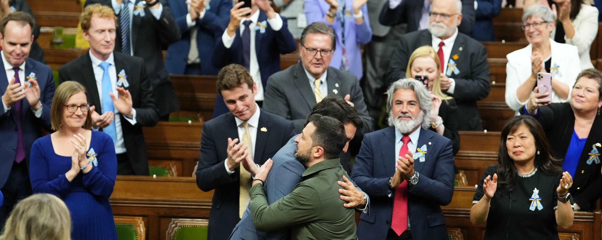 Ukrainian President Volodymyr Zelensky (R) receives a hug from Canadian Prime Minister Justin Trudeau after addressing the House of Commons in Ottawa, Canada, on September 22, 2023. Ukrainian President Volodymyr Zelensky (R) receives a hug from Canadian Prime Minister Justin Trudeau after addressing the House of Commons in Ottawa, Canada, on September 22, 2023. - Sputnik International, 1920, 03.10.2023