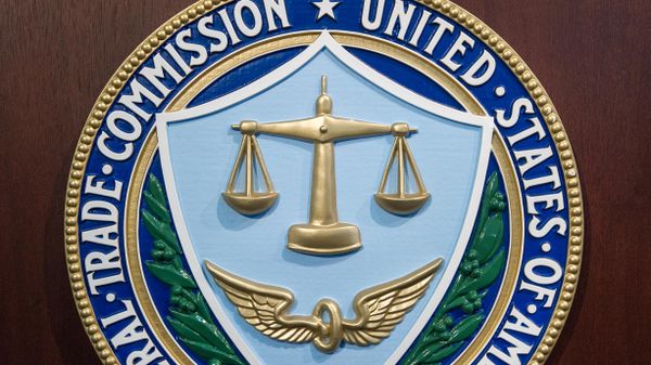 The seal of the Federal Trade Commission(FTC) is seen on the lecturn in the  Commissioner's Conference Room January 15, 2014 inside the FTC headquarters in Washington, DC. AFP Photo/Paul J. Richards (Photo by Paul J. RICHARDS / AFP) - Sputnik International