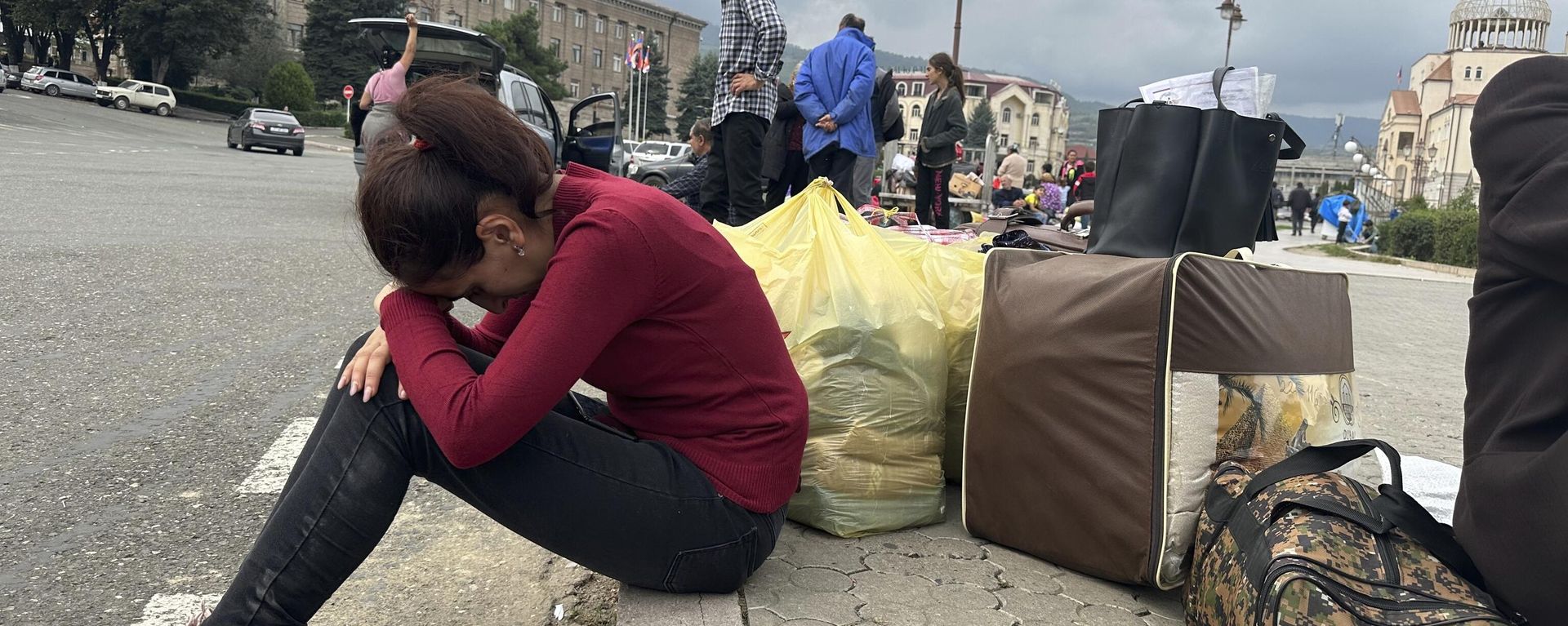 Ethnic Armenians gather in hope to leave Nagorno-Karabakh region for Armenia in the center of Stepanakert, Nagorno-Karabakh, Monday, Sept. 25, 2023. Ethnic Armenians gather in hope to leave Nagorno-Karabakh region for Armenia in the center of Stepanakert, Nagorno-Karabakh, Monday, Sept. 25, 2023. - Sputnik International, 1920, 28.09.2023