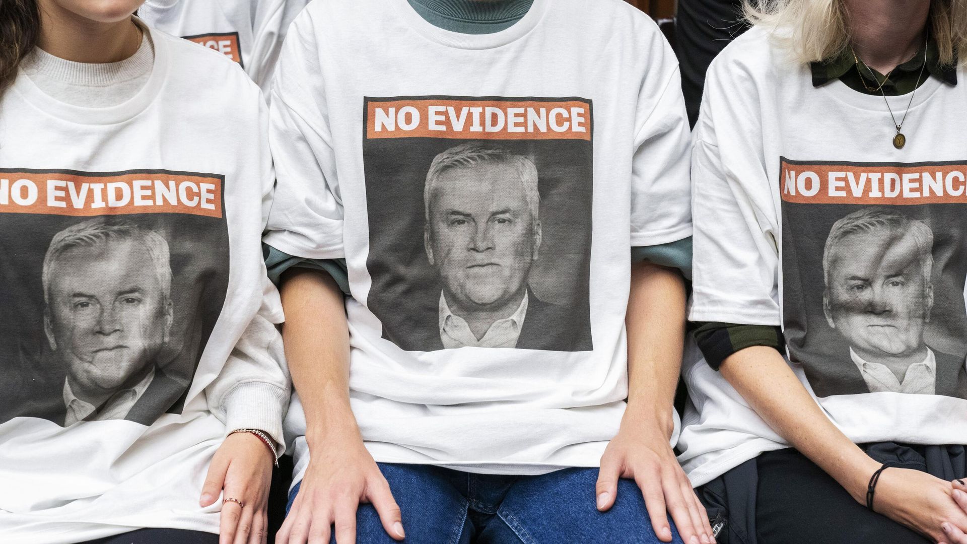 Protesters in the audiance wear T-shirts with the face of House Oversight Committee Chair James Comer, R-Ky., and the words, No Evidence, on them as the committee begins an impeachment inquiry into President Joe Biden, Thursday, Sept. 28, 2023, on Capitol Hill in Washington. Protesters in the audiance wear T-shirts with the face of House Oversight Committee Chair James Comer, R-Ky., and the words, No Evidence, on them as the committee begins an impeachment inquiry into President Joe Biden, Thursday, Sept. 28, 2023, on Capitol Hill in Washington. - Sputnik International, 1920, 28.09.2023