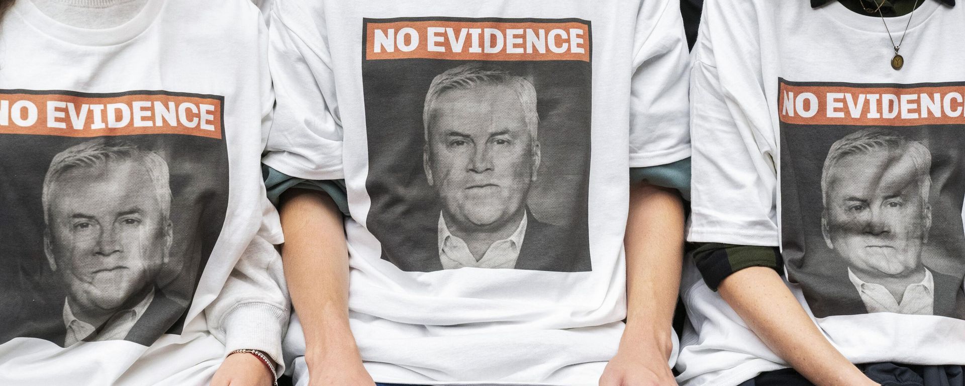 Protesters in the audiance wear T-shirts with the face of House Oversight Committee Chair James Comer, R-Ky., and the words, No Evidence, on them as the committee begins an impeachment inquiry into President Joe Biden, Thursday, Sept. 28, 2023, on Capitol Hill in Washington. - Sputnik International, 1920, 28.09.2023