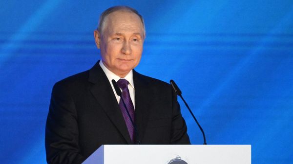 Russian President Vladimir Putin delivers a speech during an opening of the Russia - Latin America international parliamentary conference at the Pillar Hall of the House of Unions in Moscow, Russia - Sputnik International