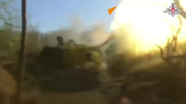 Combat work of crews of self-propelled artillery systems Msta-S, Giatsint-S and Akatsia - Sputnik International