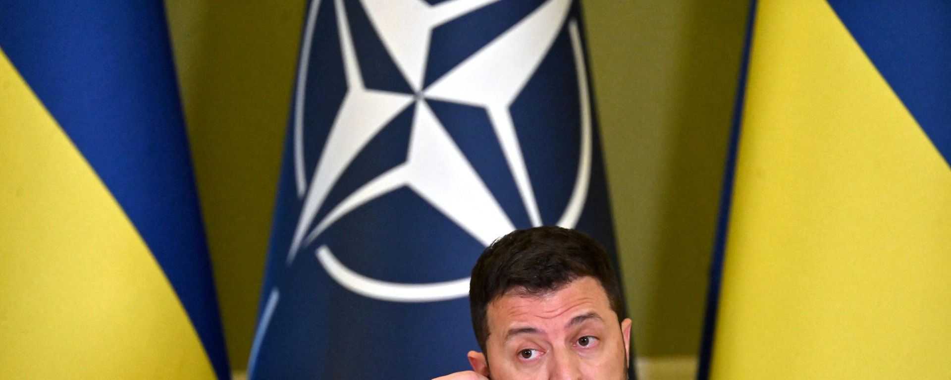 Ukrainian President Volodymyr Zelensky gestures as he addresses a press conference with the NATO Secretary General following talks in Kyiv on September 28, 2023. - Sputnik International, 1920, 05.10.2023