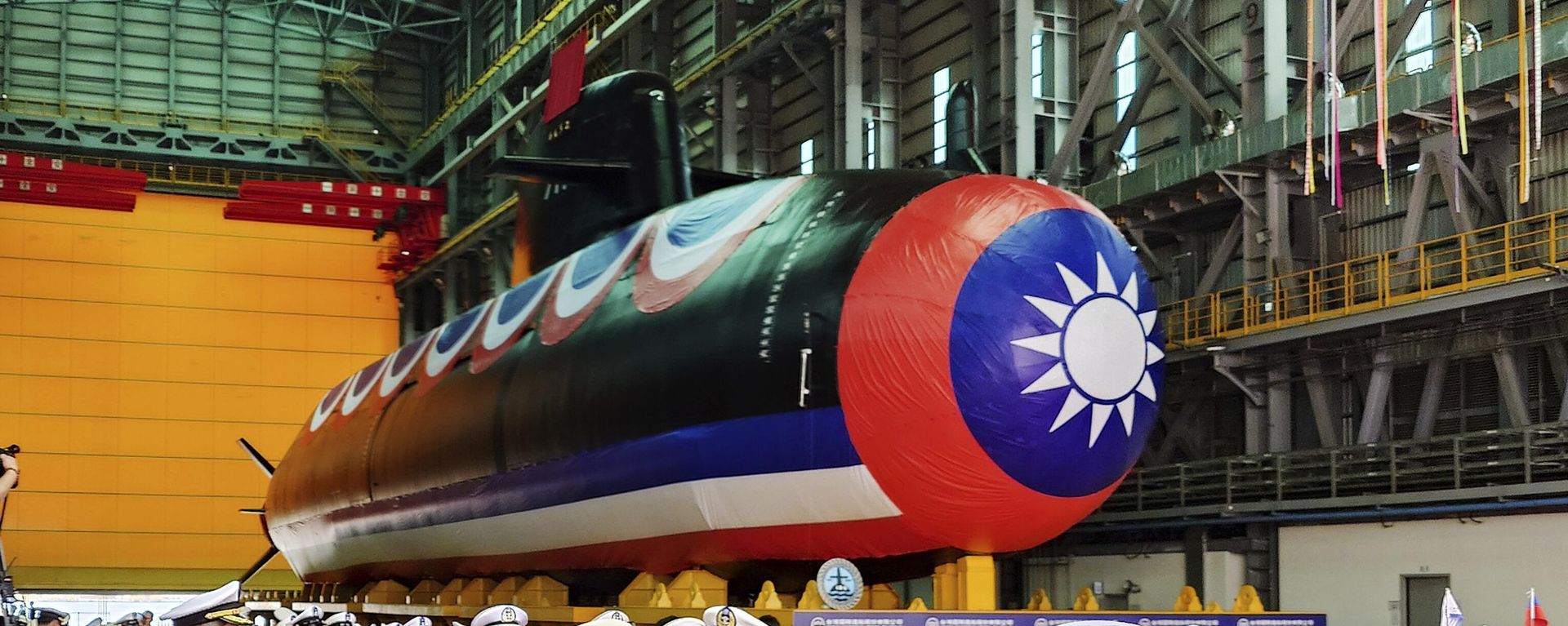 A group of navy personnel pass through Taiwan's domestically-made submarine during the naming and launching ceremony of domestically-made submarines at CSBC Corp's shipyards in Kaohsiung, Southern Taiwan, Thursday, Sept. 28, 2023. A group of navy personnel pass through Taiwan's domestically-made submarine during the naming and launching ceremony of domestically-made submarines at CSBC Corp's shipyards in Kaohsiung, Southern Taiwan, Thursday, Sept. 28, 2023. - Sputnik International, 1920, 29.02.2024