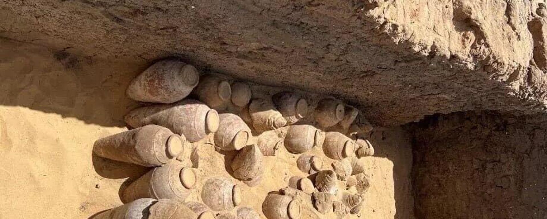 5,000YO wine jars found intact in Egypt 5,000YO wine jars found intact in Egypt - Sputnik International, 1920, 01.10.2023