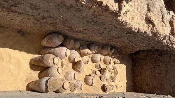 5,000YO wine jars found intact in Egypt - Sputnik International