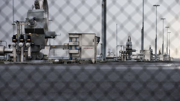 Gas extraction in Amsweer, northern Netherlands, Friday, Jan. 19, 2018. Energy giants Shell and Esso, now ExxonMobil, set up the joint venture Netherlands Petroleum Company, known by its Dutch acronym NAM, in 1947. In 1959, NAM discovered the Groningen gas field, one of the world's largest, with 2,800 billion cubic meters (98,870 billion cubic feet) of reserves.  - Sputnik International