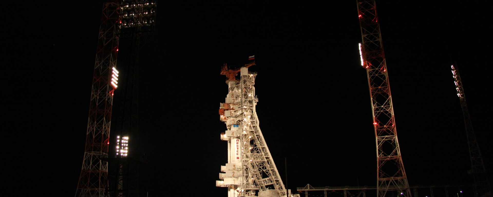Proton-M carrier missile with Russian Express AM-4 satellite on the launch pad in Baikonur Cosmodrome Proton-M carrier missile with Russian Express AM-4 satellite on the launch pad in Baikonur Cosmodrome - Sputnik International, 1920, 02.10.2023