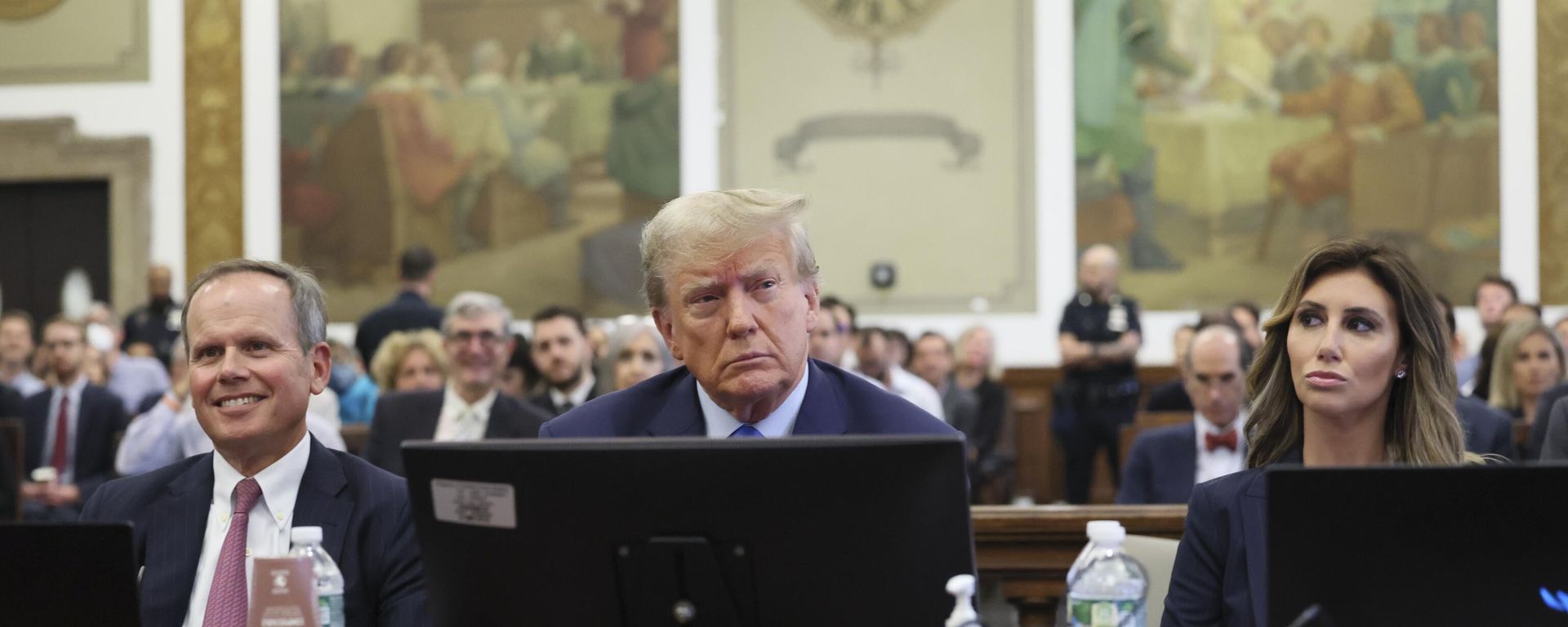 Former President Donald Trump, center, appears in court Monday, Oct 2, 2023, in New York. (Brendan McDermid/Pool Photo via AP) Former President Donald Trump, center, appears in court Monday, Oct 2, 2023, in New York. (Brendan McDermid/Pool Photo via AP) - Sputnik International, 1920, 20.10.2023