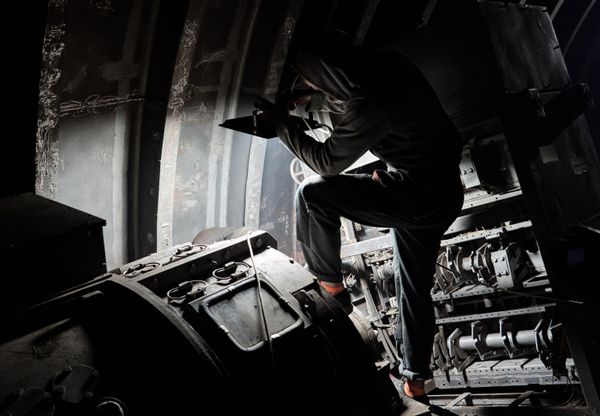 At the Kronstadt Naval Museum, a specialist works on the interior restoration of the submarine K-3 Leninsky Komsomol. - Sputnik International