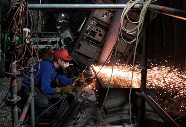 A technician performs the internal restoration of the submarine K-3. - Sputnik International