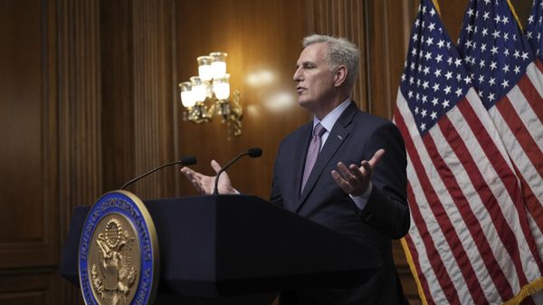 Rep. Kevin McCarthy, R-Calif., speaks to reporters hours after he was ousted as Speaker of the House - Sputnik International